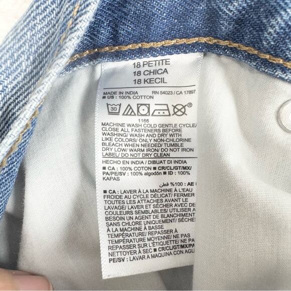 Old Navy High-Waisted Slouchy Straight Distressed Non-Stretch Jean Nessa Wash 18 - Picture 12 of 16